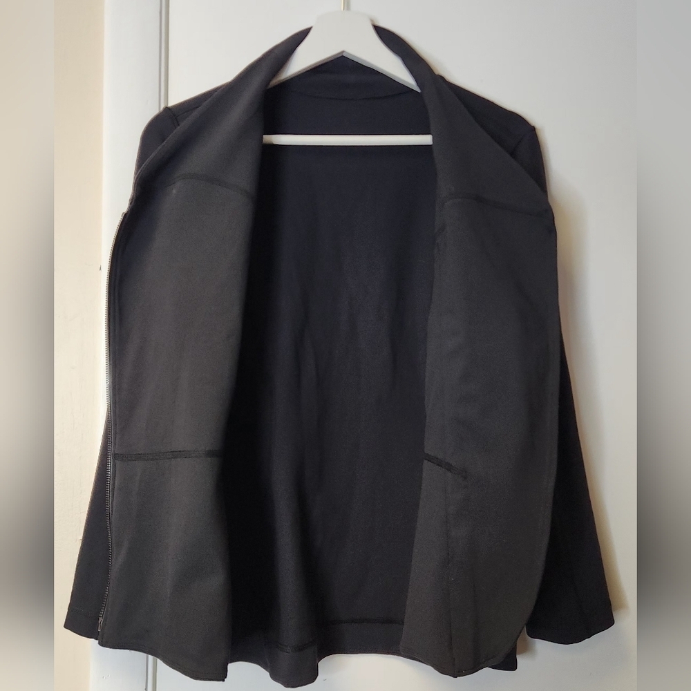 Lululemon Precision Jacket Without Thumb Holes In… - image 5